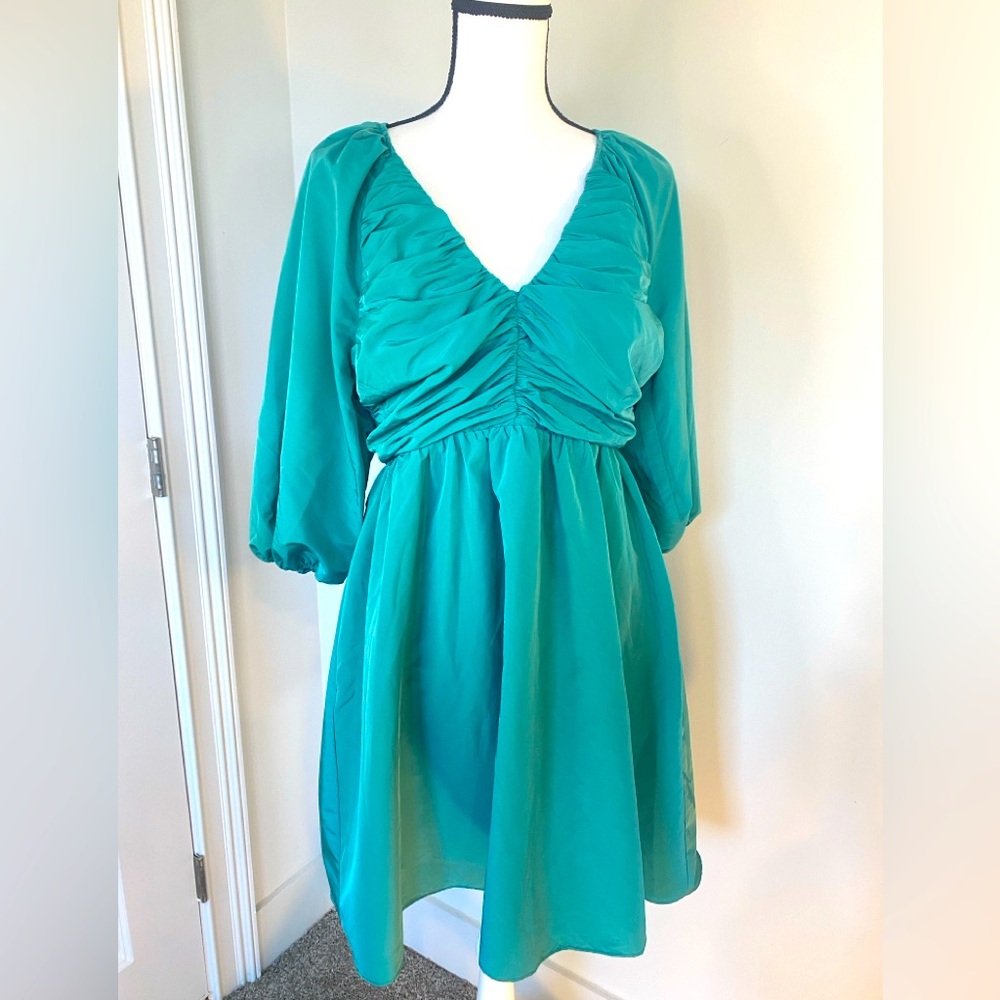Hyacinth House Green wedding guest sz Medium Ruched V-Neck Genevieve Mini Dress